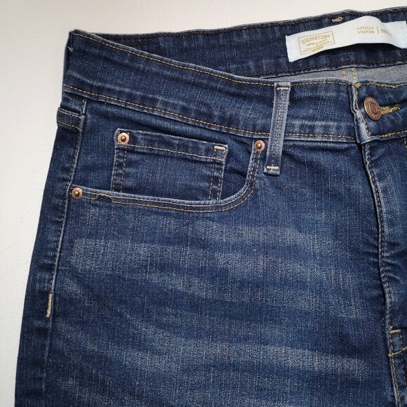 Signature Levi Strauss Gold Ladies Totally Shaping Bootcut Medium Wash Jeans - Picture 6 of 12